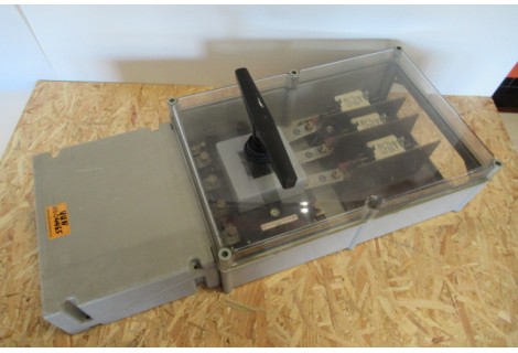 Hoofdschakelaar 400 Ampère + zekeringhouder. Used.